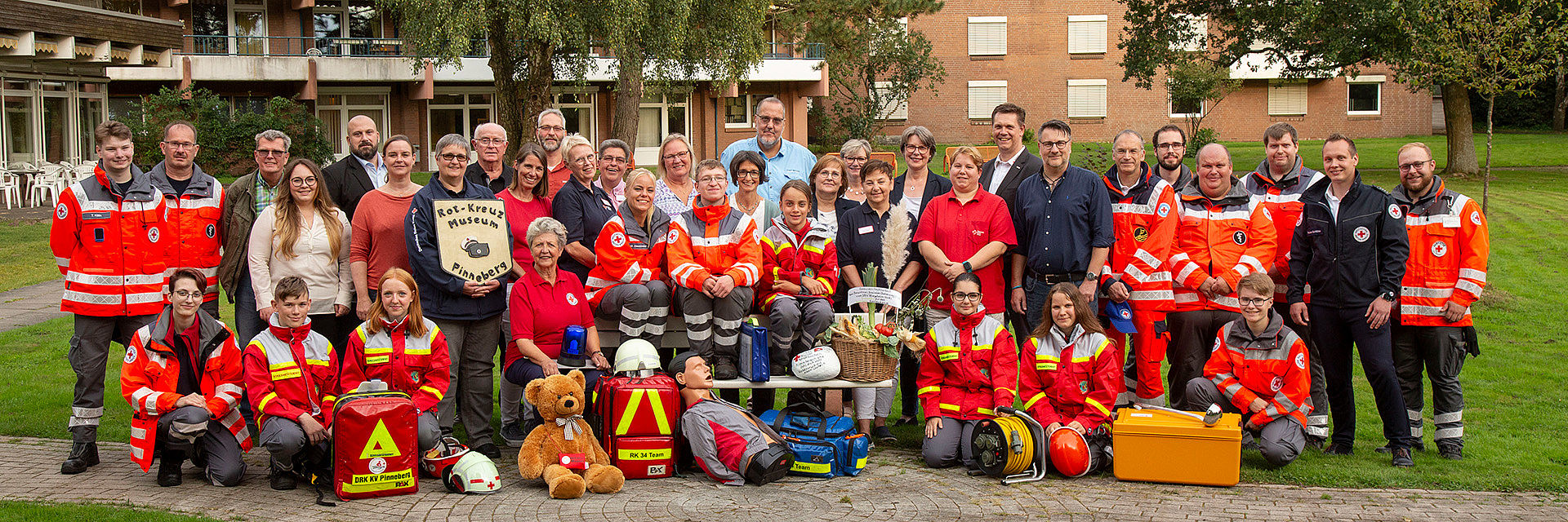 Gruppenbild der Mitarbeiter im DRK Kreisverband Pinneberg
