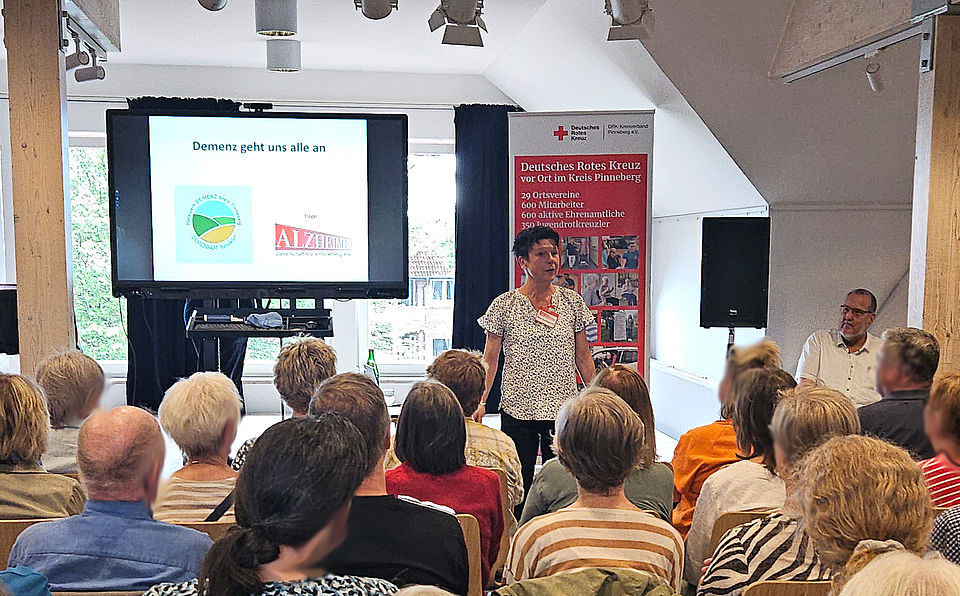 Ines Hunddörfer beim Vortrag