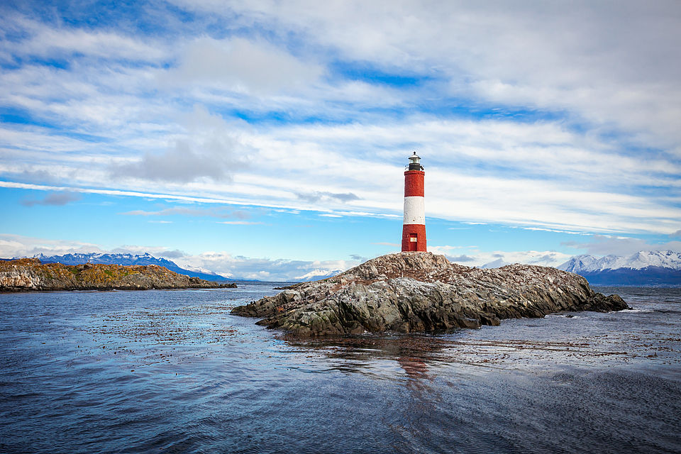 Selbsthilfe_Leben-nach-Krebs Ein Symbolbild für die Hoffnung, ein Leuchtturm auf einer Insel