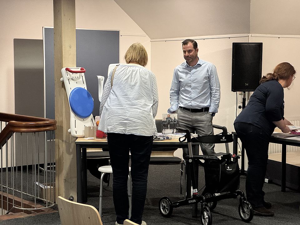 Infoabend Vorsorge: Infostand des Sanitätshaus CTP mit Stefan Suhr
